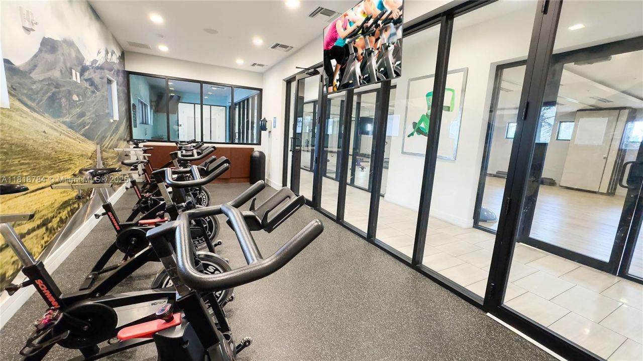 8885 NW 100th Pl, Doral, FL 33178 Photo