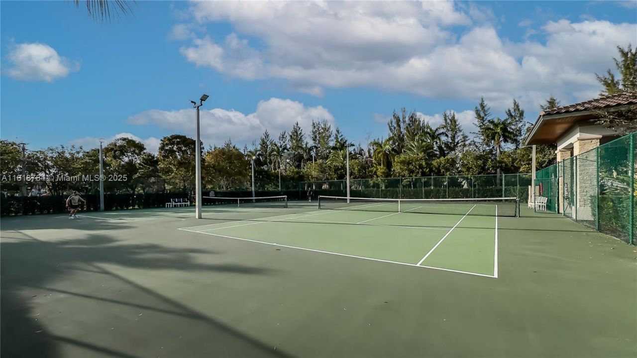 8885 NW 100th Pl, Doral, FL 33178 Photo