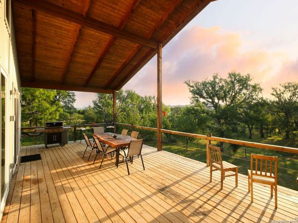 797 Glendale RD, SPICEWOOD, TX 78669