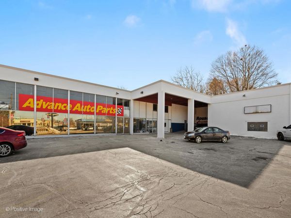 211 S Milwaukee Avenue, Libertyville, IL 60048