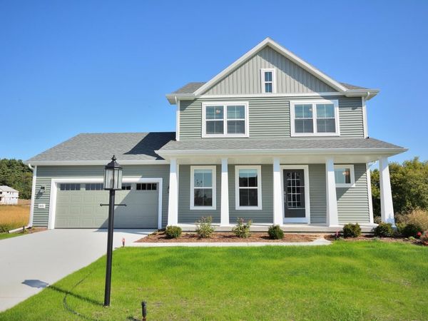 644 Standing Stone DRIVE, Waukesha, WI 53189