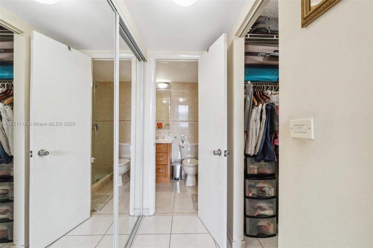 6705 NW 169th St, Unit C310, Hialeah, FL 33015 Photo
