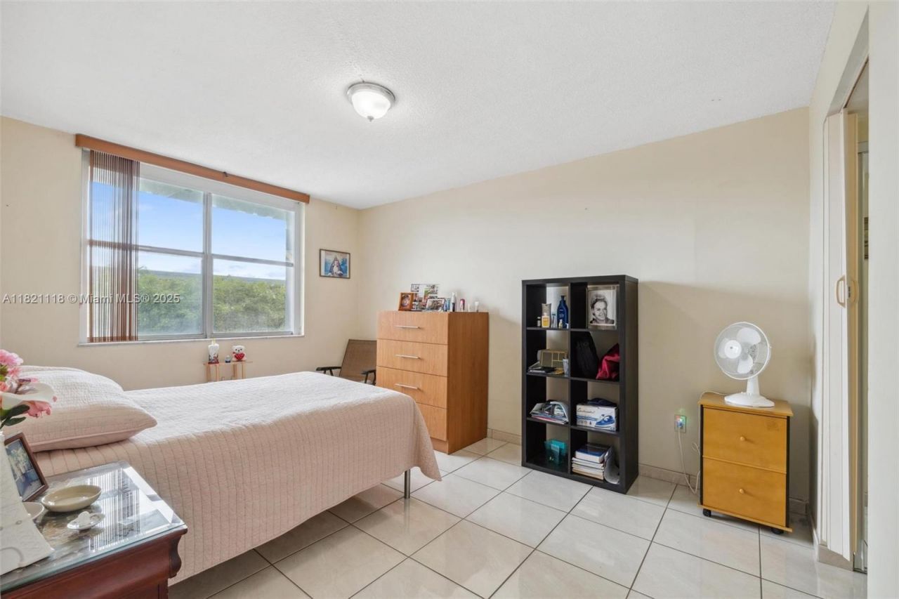 6705 NW 169th St, Unit C310, Hialeah, FL 33015 Photo