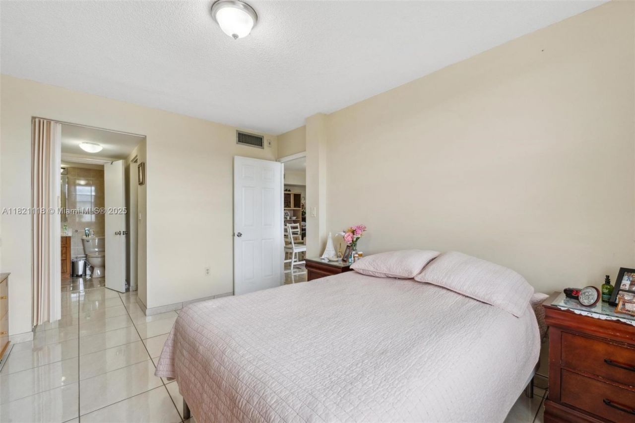 6705 NW 169th St, Unit C310, Hialeah, FL 33015 Photo