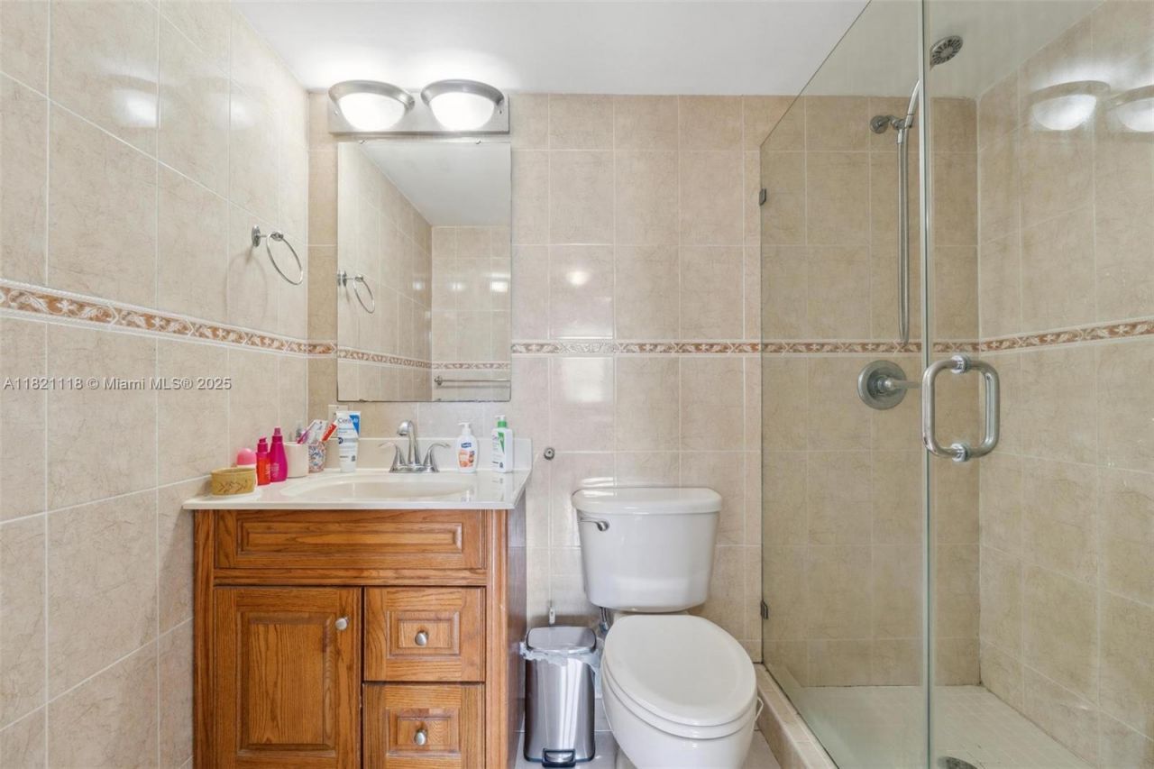 6705 NW 169th St, Unit C310, Hialeah, FL 33015 Photo