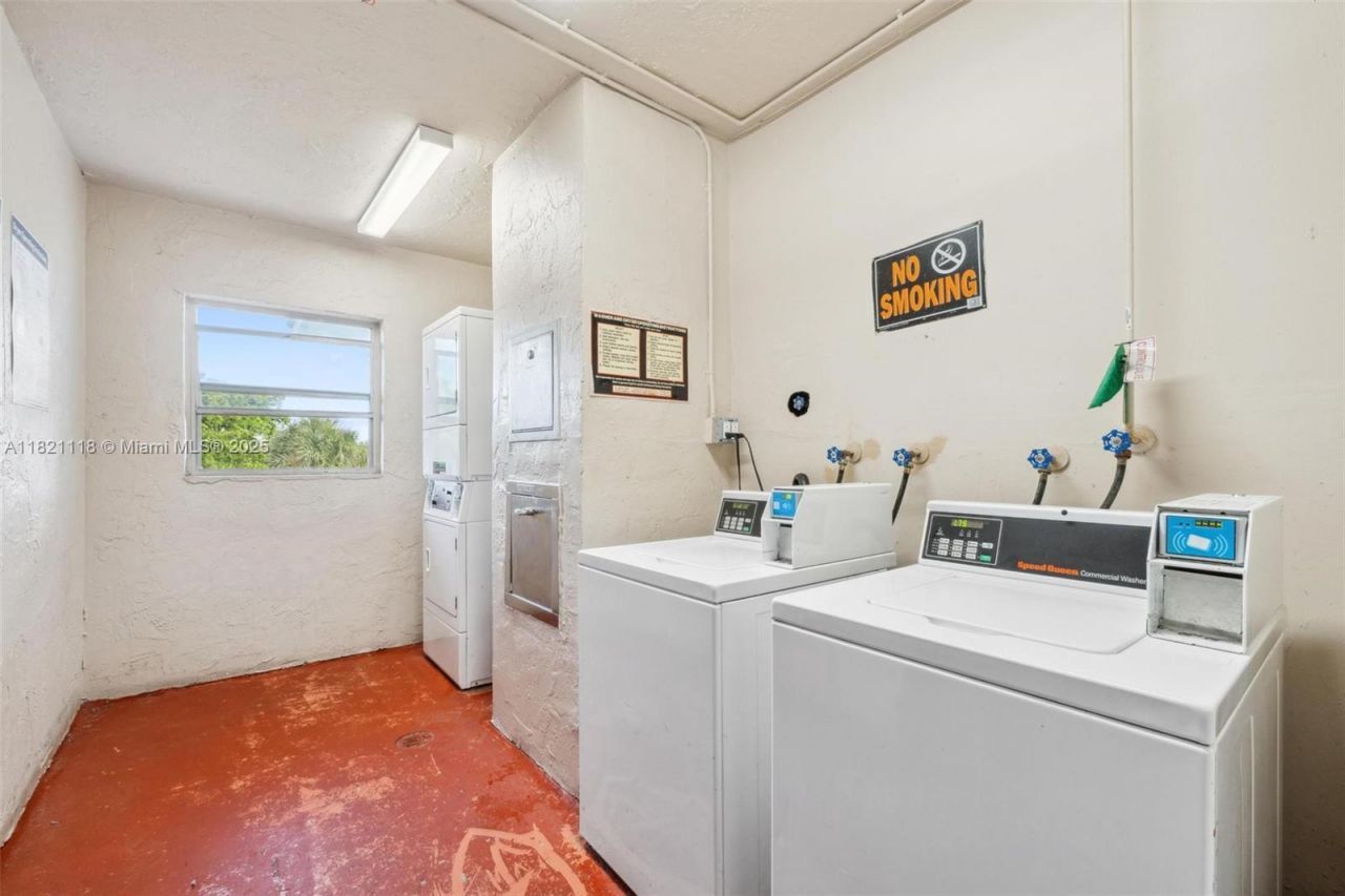 6705 NW 169th St, Unit C310, Hialeah, FL 33015 Photo