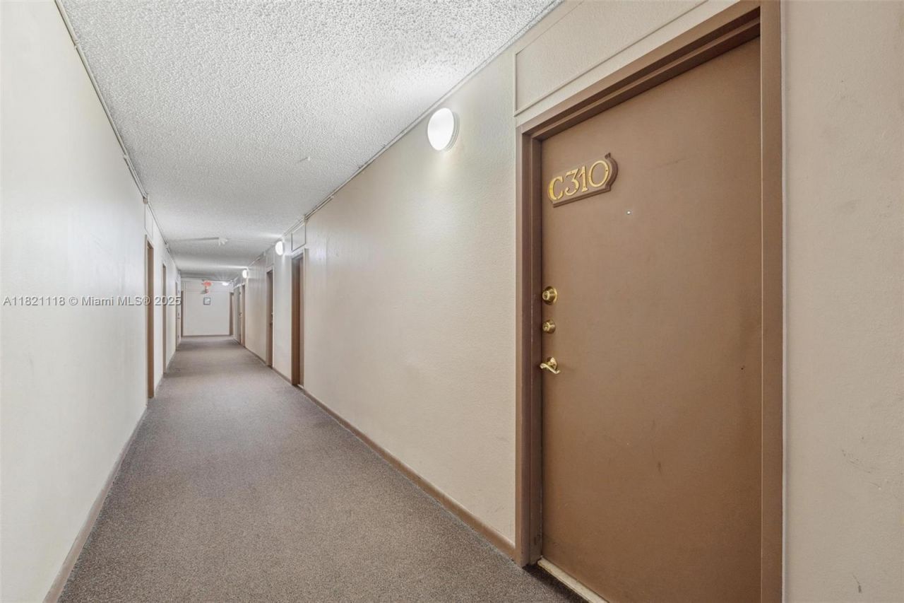 6705 NW 169th St, Unit C310, Hialeah, FL 33015 Photo