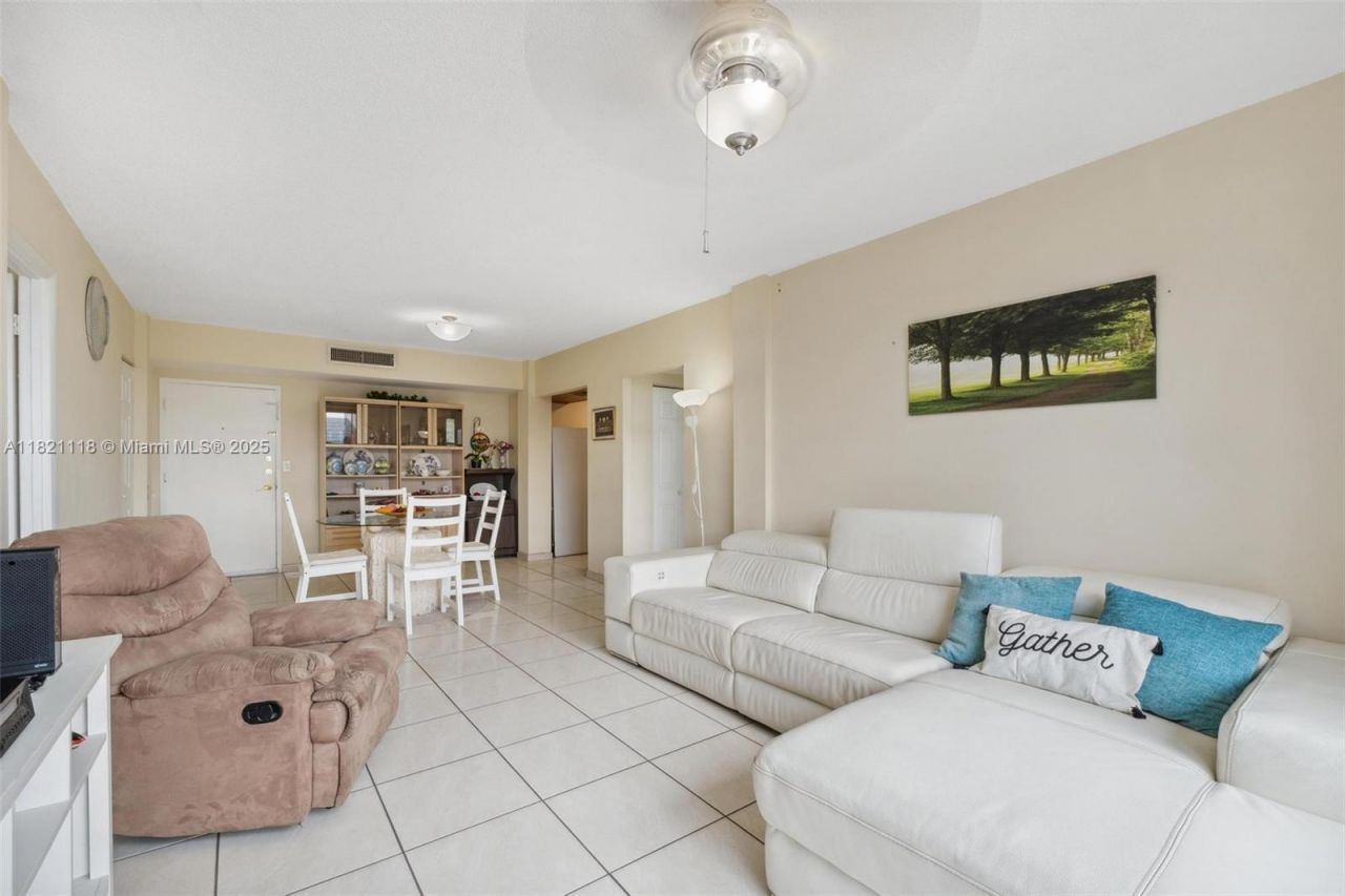 6705 NW 169th St, Unit C310, Hialeah, FL 33015 Photo