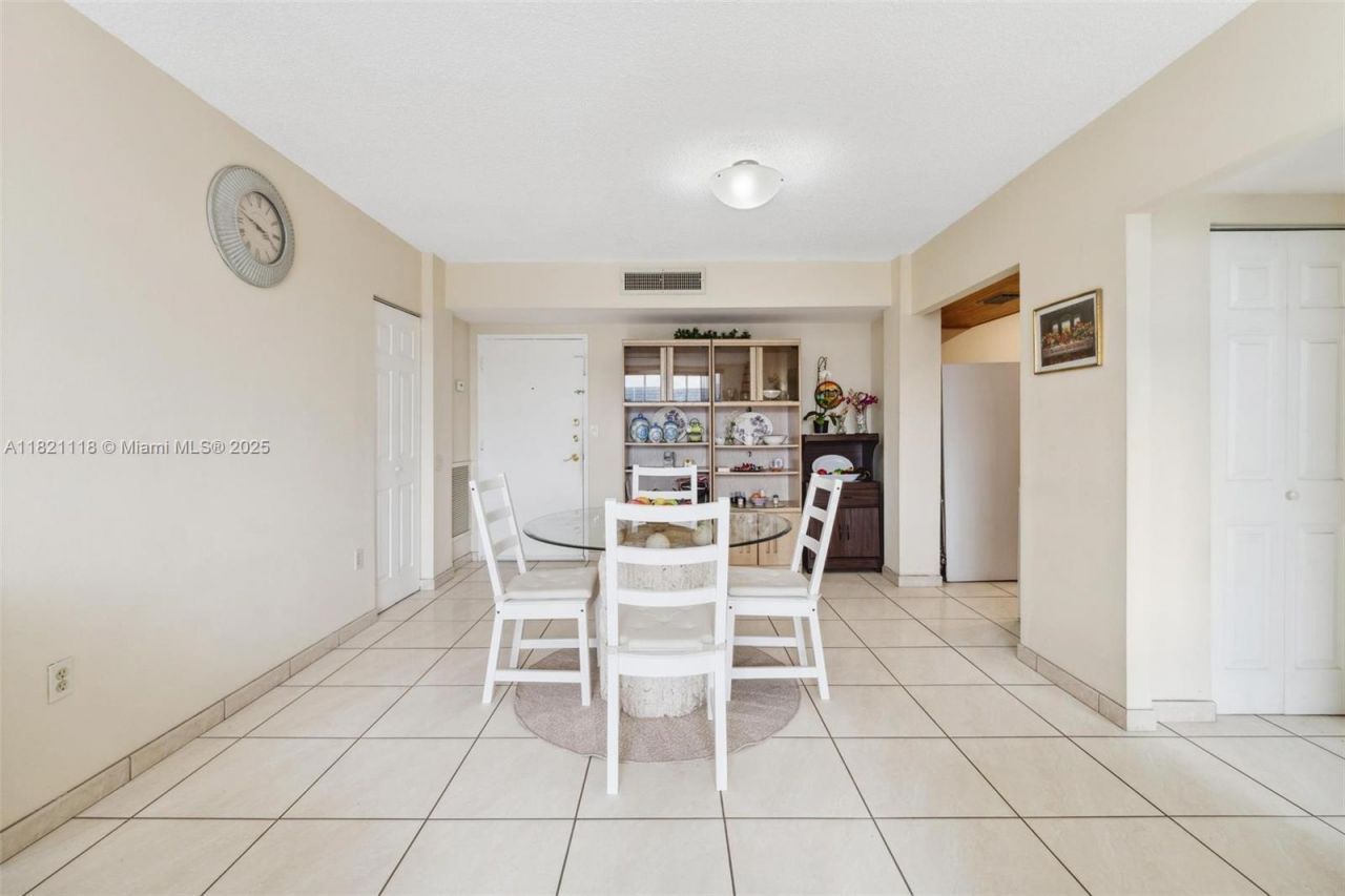6705 NW 169th St, Unit C310, Hialeah, FL 33015 Photo