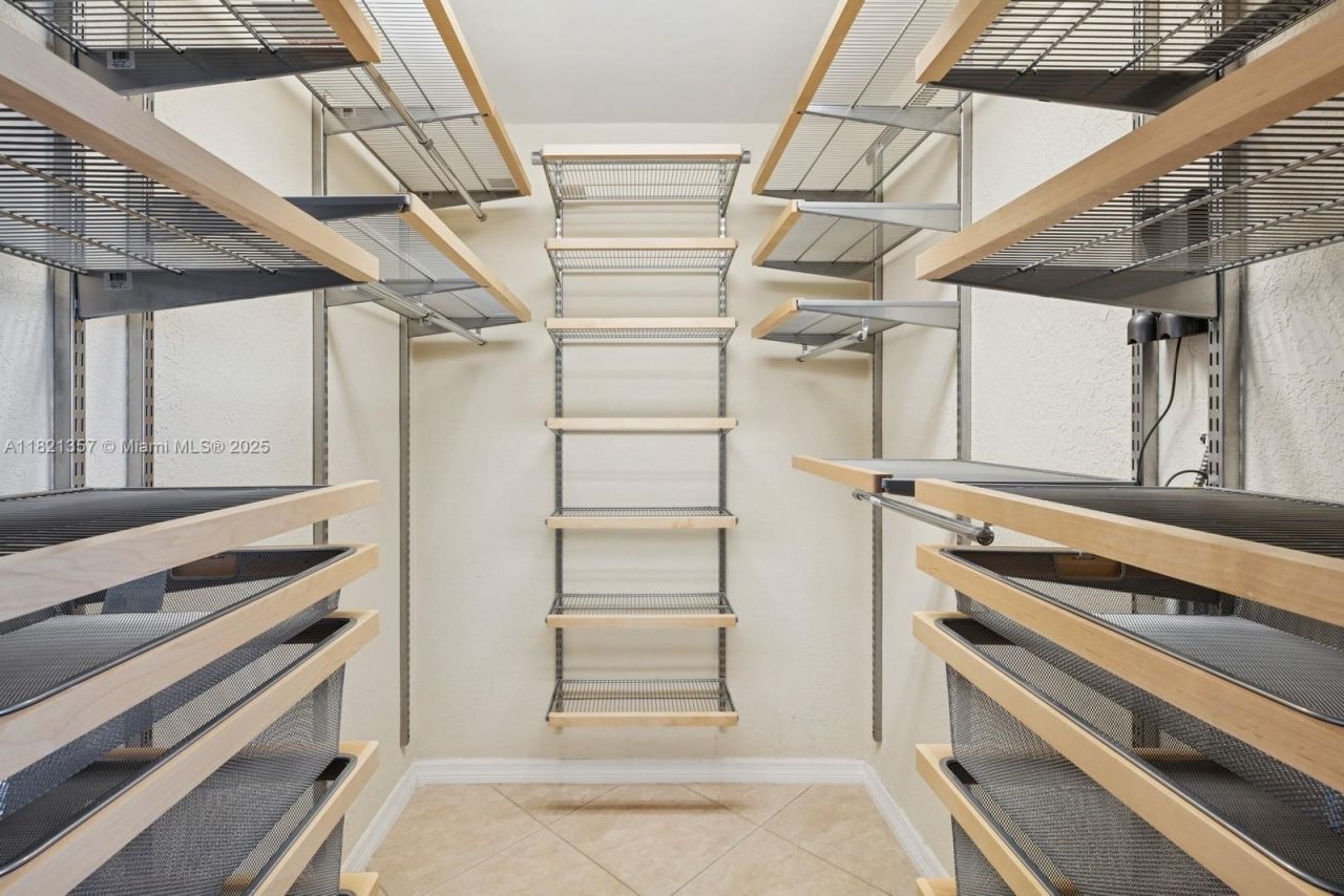 2899 Collins Ave, Unit 1025, Miami Beach, FL 33140 Photo