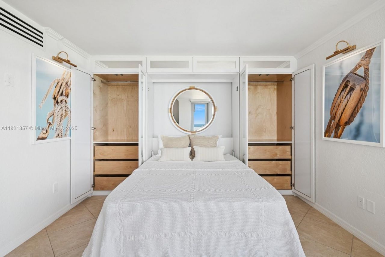 2899 Collins Ave, Unit 1025, Miami Beach, FL 33140 Photo