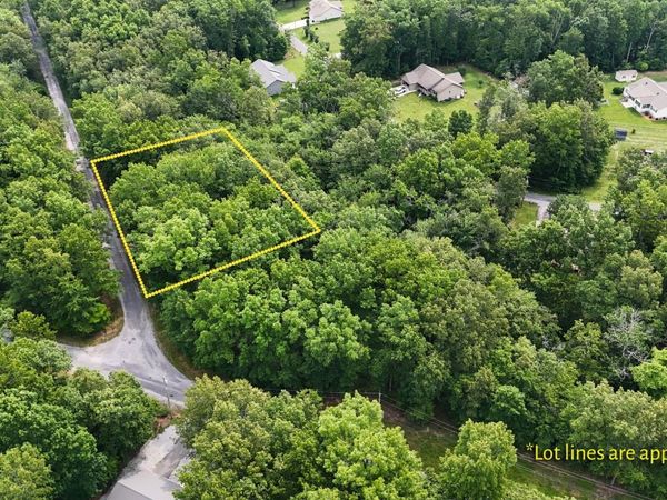 4002 Desoto Dr, Crossville, TN 38572