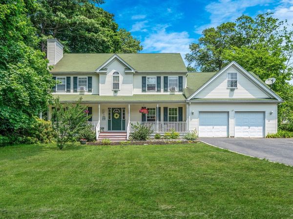 4 Ariel Court, Rocky Point, NY 11778
