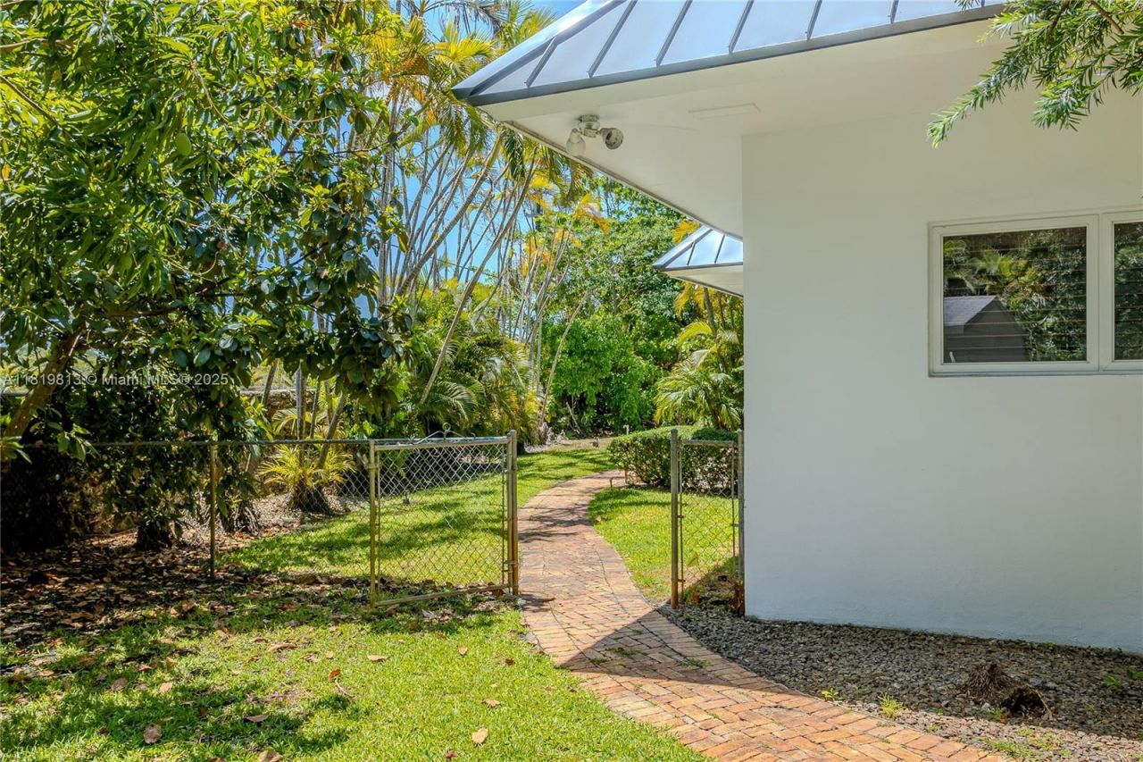 6540 SW 135th Ter, Pinecrest, FL 33156 Photo