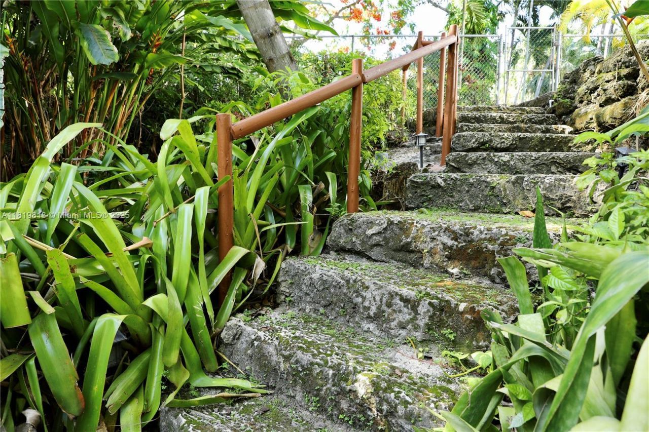 6540 SW 135th Ter, Pinecrest, FL 33156 Photo