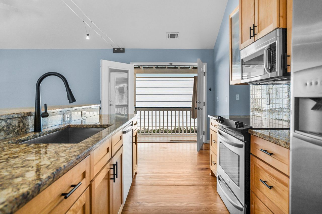 635 16th Street Photo 13