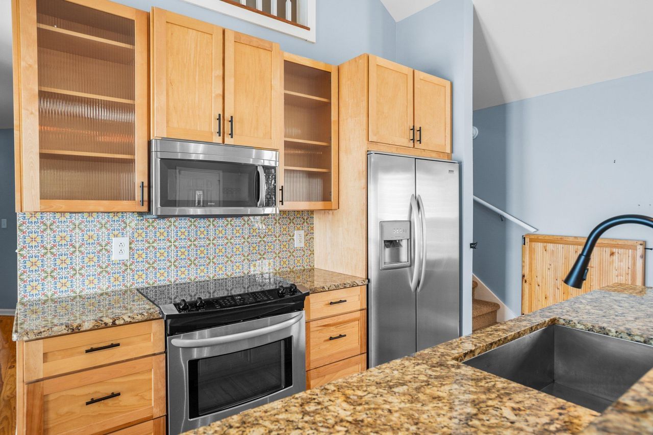 635 16th Street Photo 14