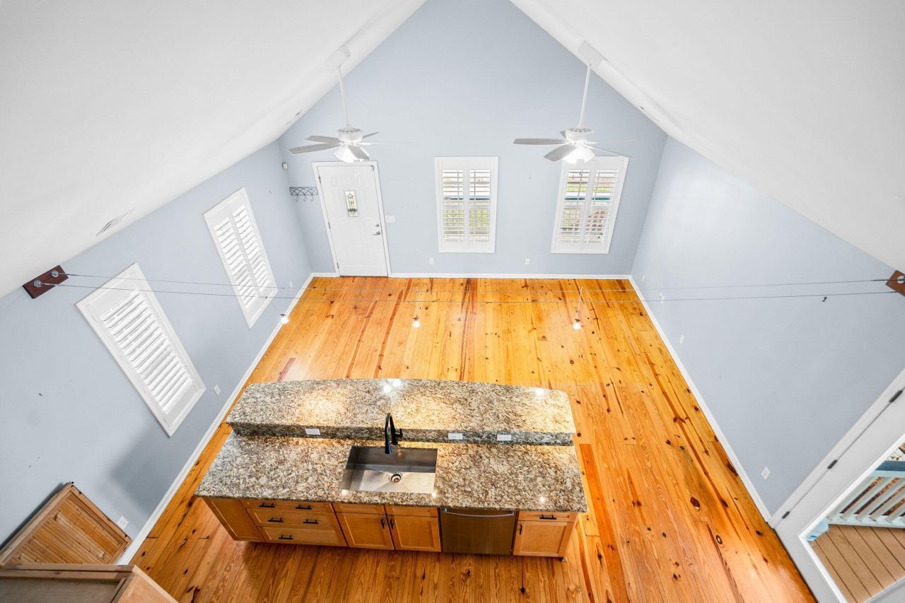 635 16th Street Photo 27