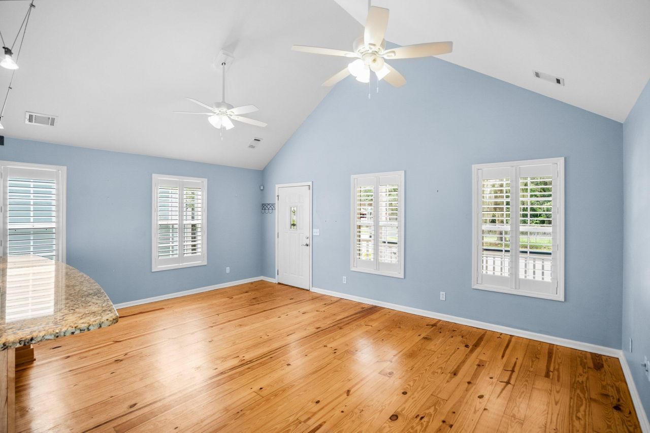 635 16th Street Photo 8