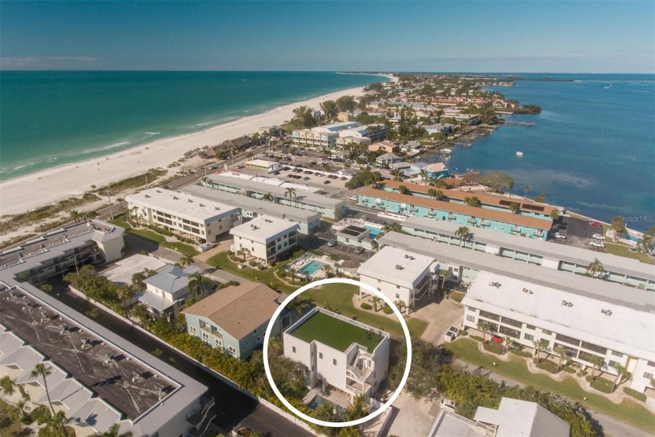 111 6th Street N, Bradenton Beach, FL 34217 Photo