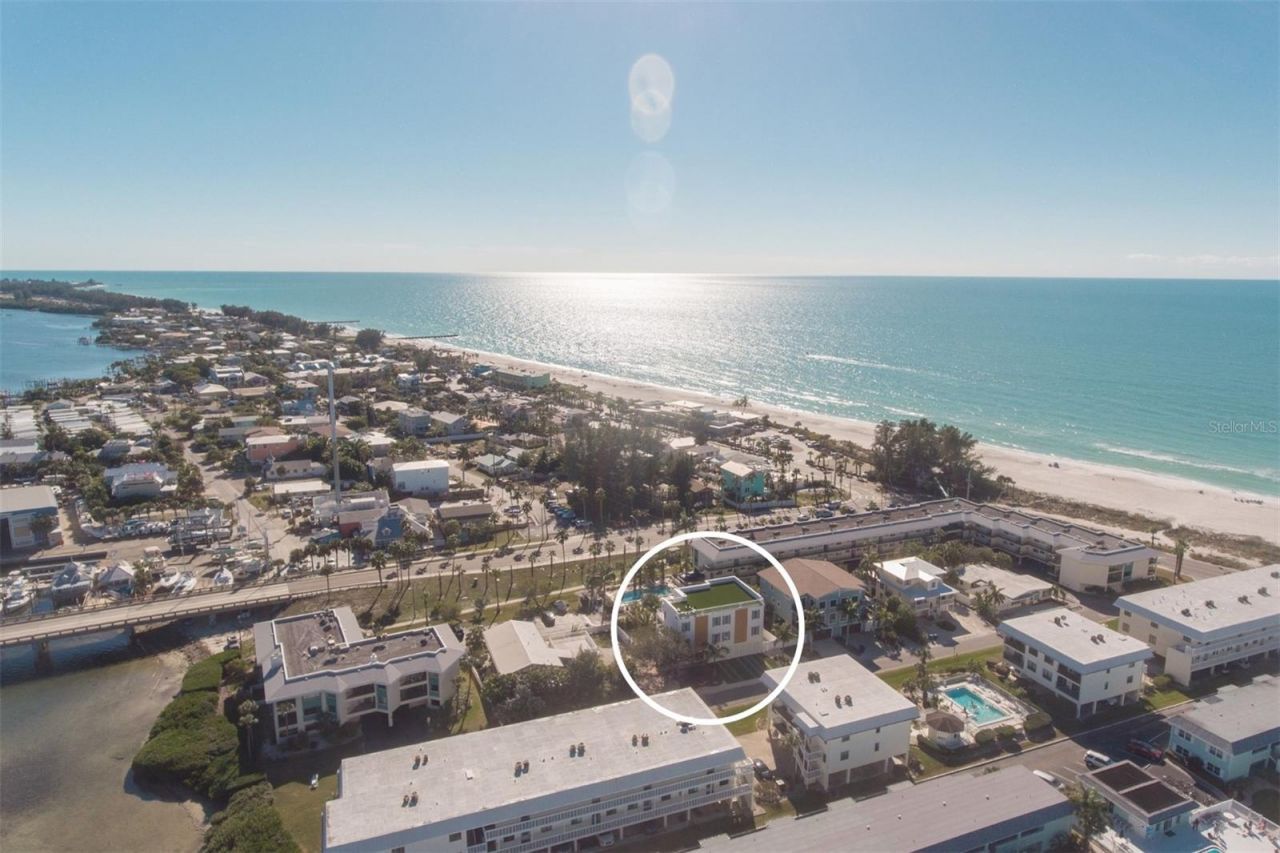 111 6th Street N, Bradenton Beach, FL 34217 Photo