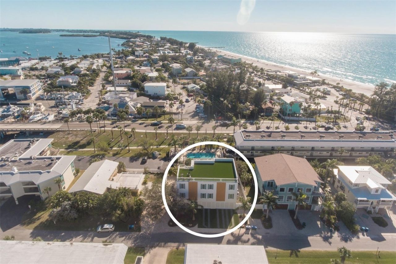 111 6th Street N, Bradenton Beach, FL 34217 Photo