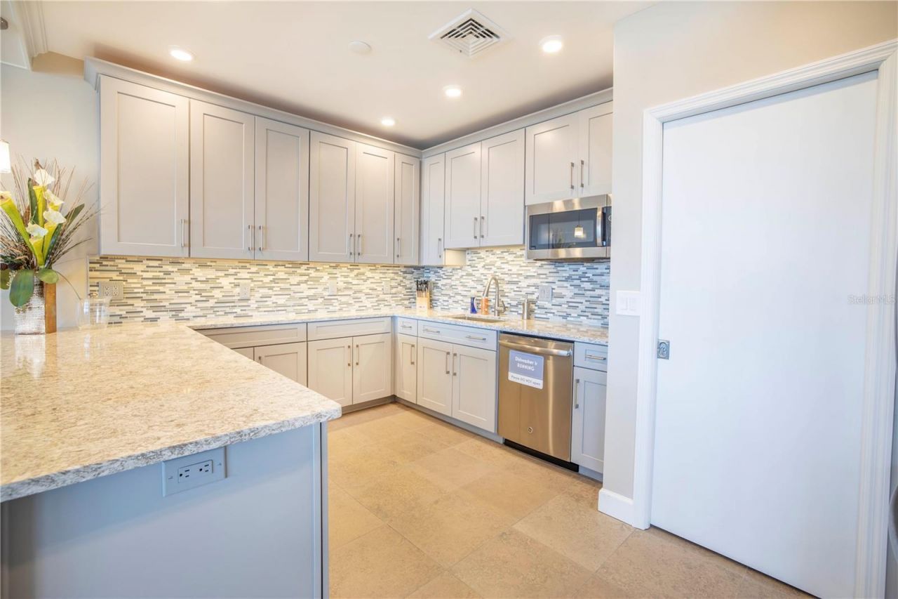 700 Beach Drive Ne, Unit 602, Saint Petersburg, FL 33701 Photo