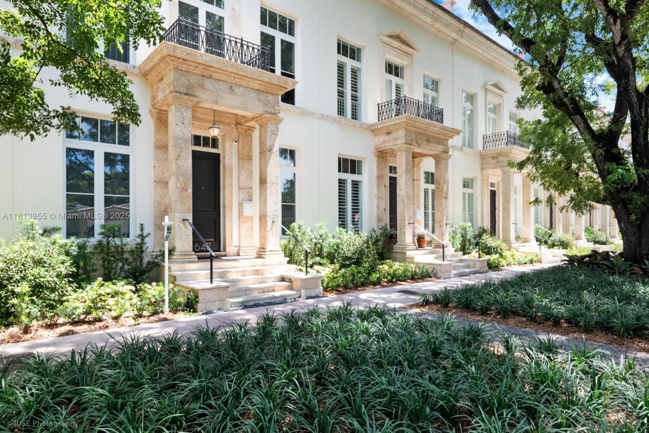 647 Almeria Ave, Coral Gables, FL 33134 Photo
