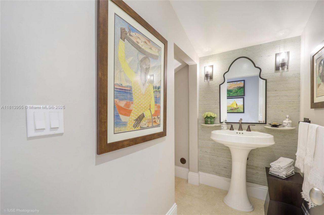 647 Almeria Ave, Coral Gables, FL 33134 Photo