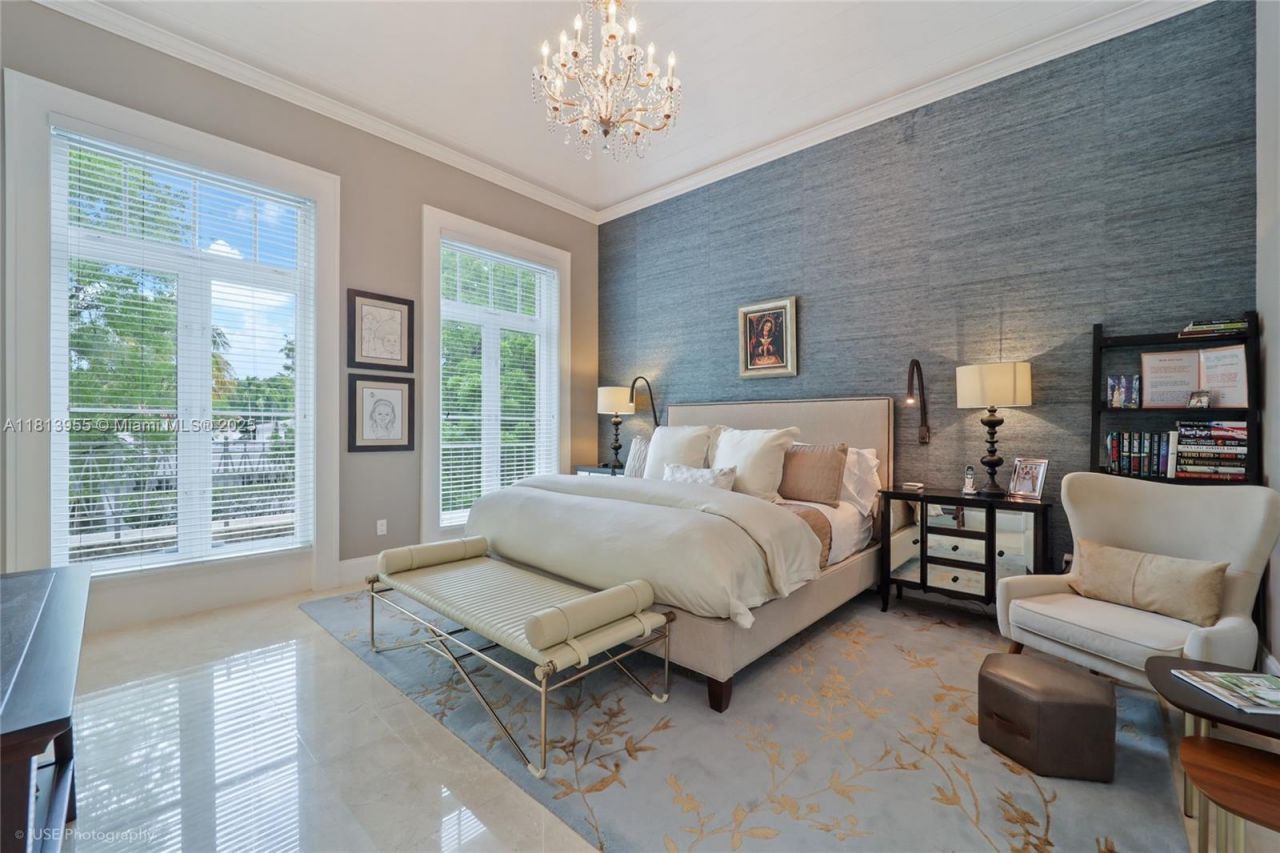 647 Almeria Ave, Coral Gables, FL 33134 Photo
