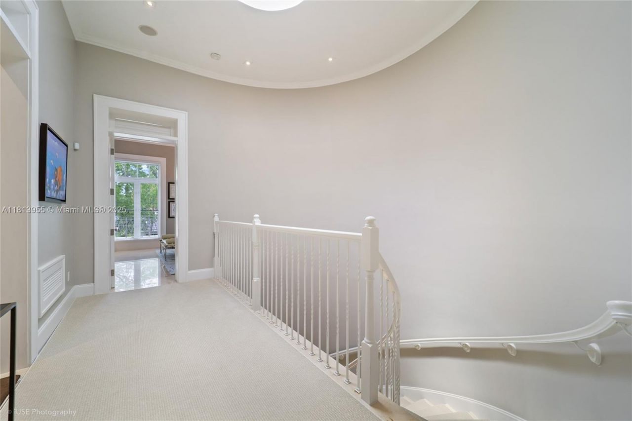 647 Almeria Ave, Coral Gables, FL 33134 Photo