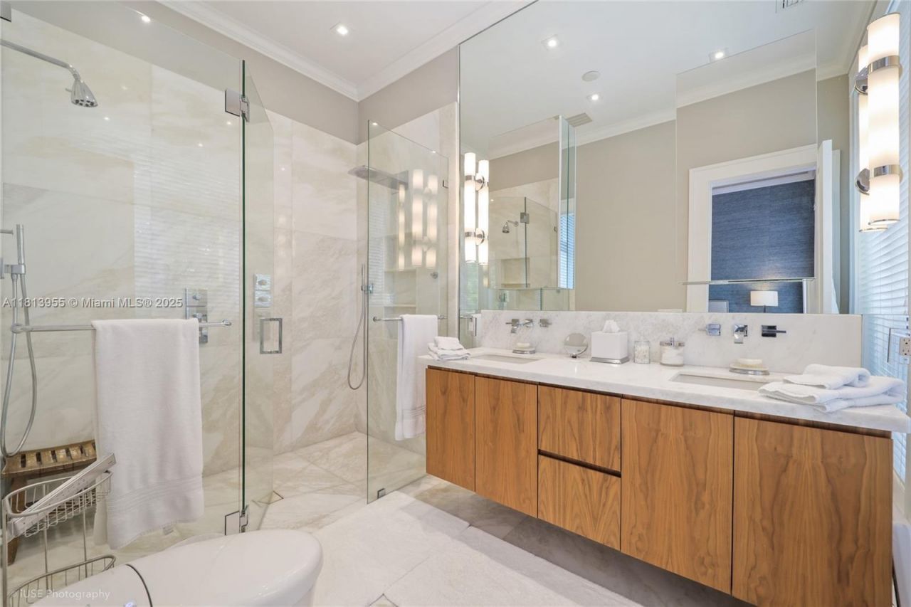 647 Almeria Ave, Coral Gables, FL 33134 Photo