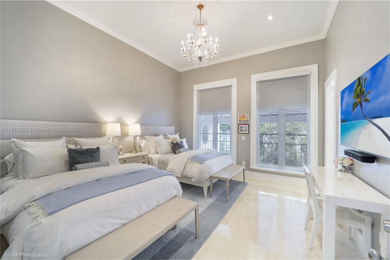 647 Almeria Ave, Coral Gables, FL 33134 Photo