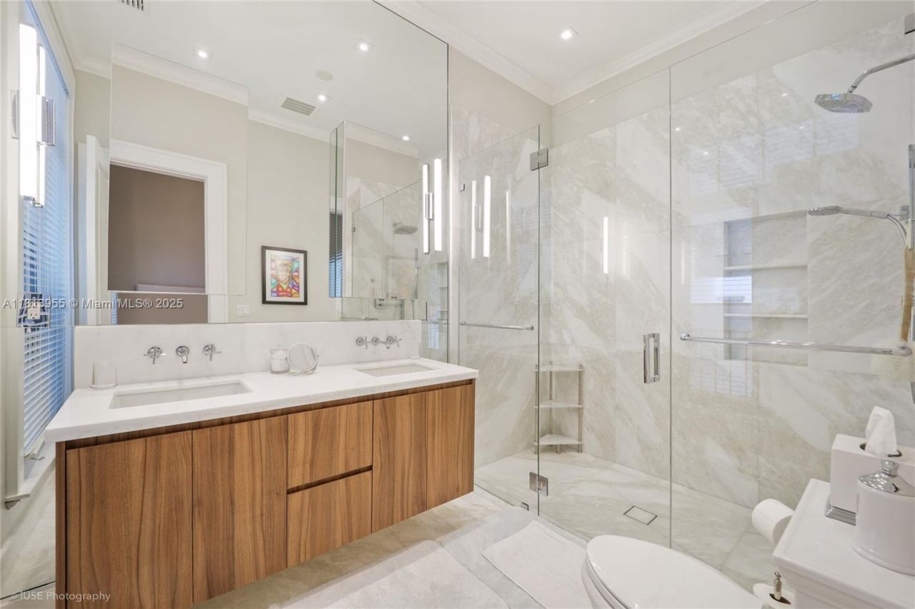 647 Almeria Ave, Coral Gables, FL 33134 Photo