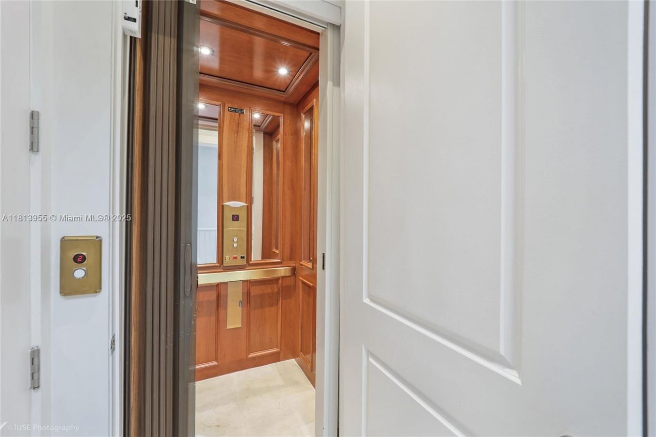 647 Almeria Ave, Coral Gables, FL 33134 Photo