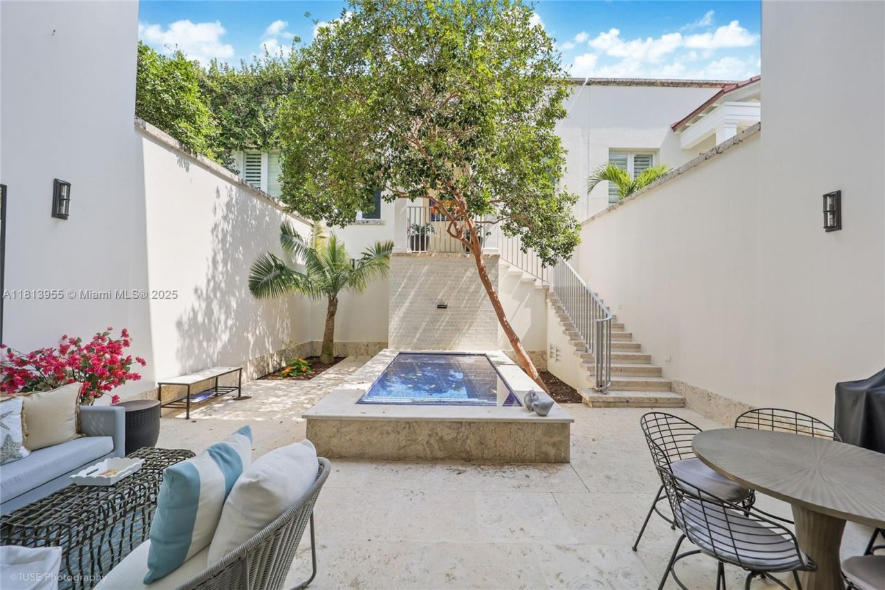 647 Almeria Ave, Coral Gables, FL 33134 Photo