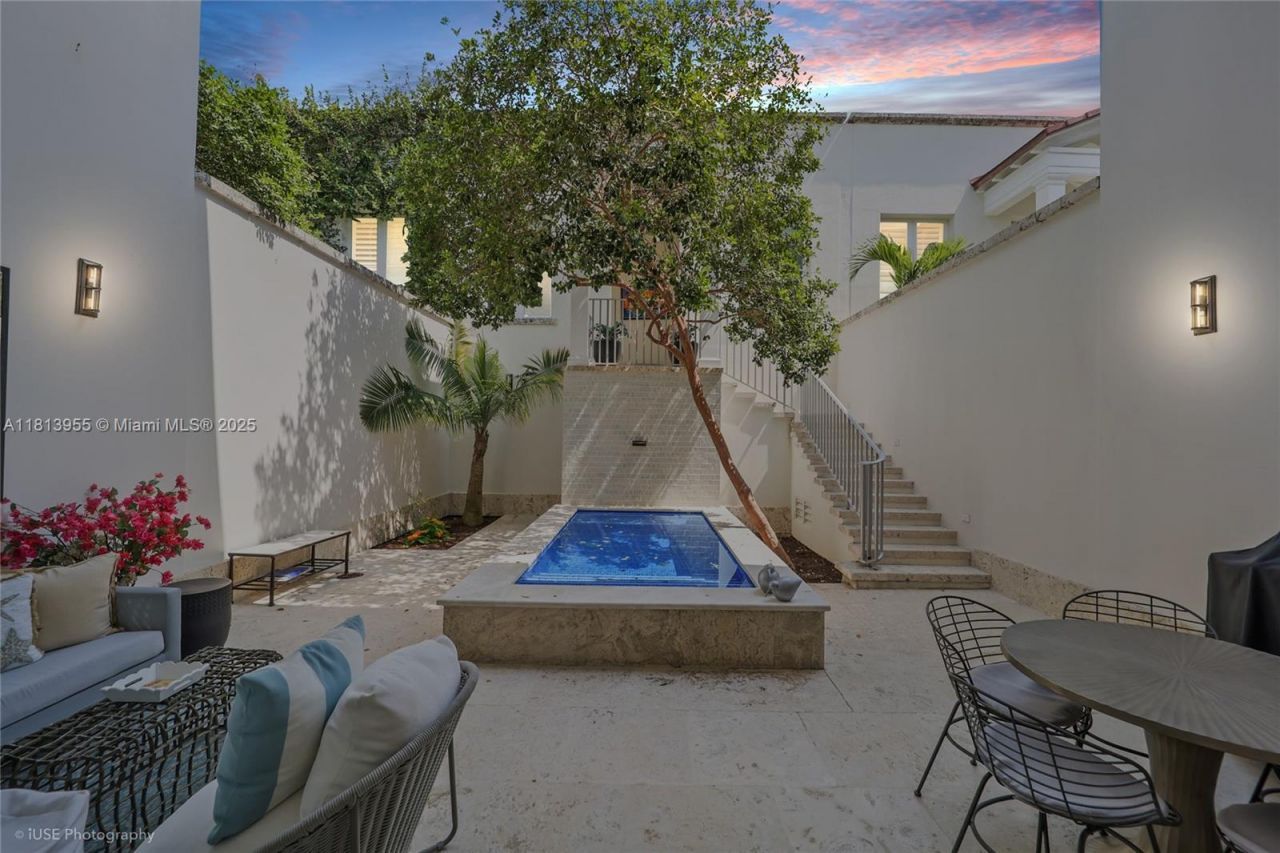 647 Almeria Ave, Coral Gables, FL 33134 Photo