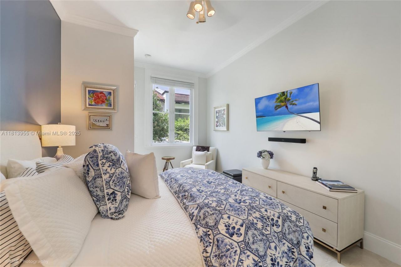 647 Almeria Ave, Coral Gables, FL 33134 Photo