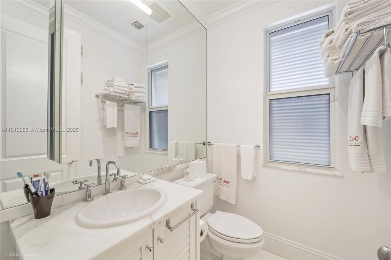 647 Almeria Ave, Coral Gables, FL 33134 Photo