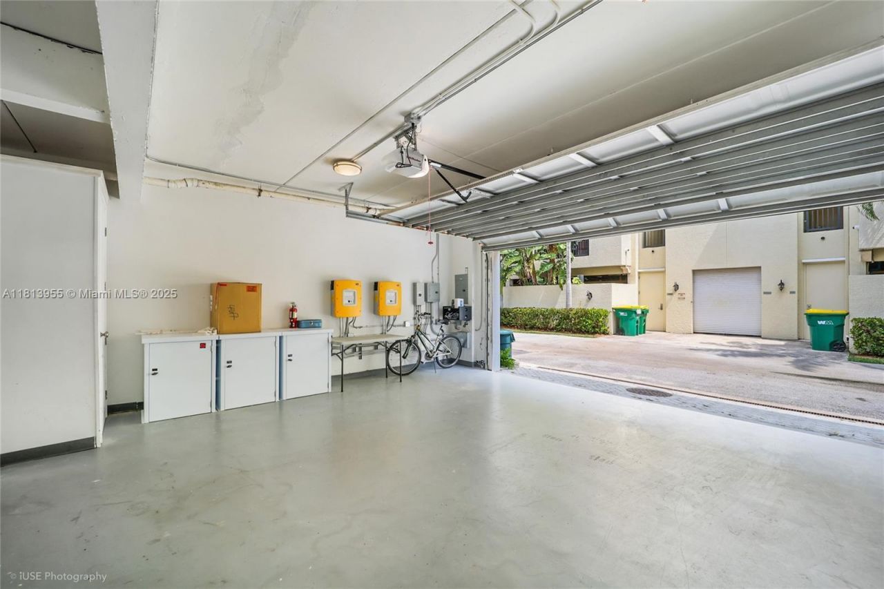 647 Almeria Ave, Coral Gables, FL 33134 Photo