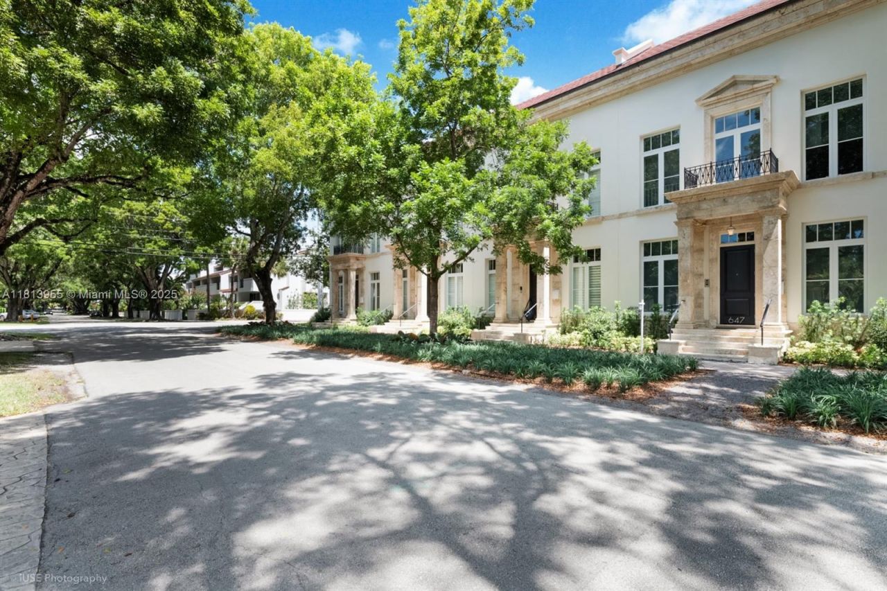 647 Almeria Ave, Coral Gables, FL 33134 Photo