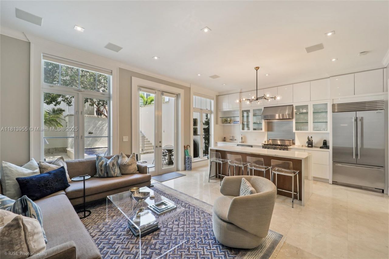 647 Almeria Ave, Coral Gables, FL 33134 Photo