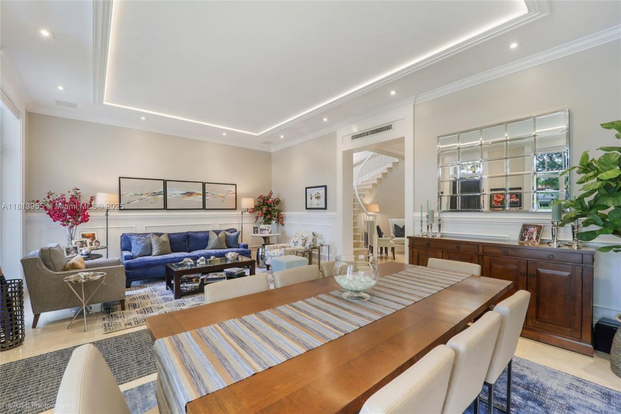 647 Almeria Ave, Coral Gables, FL 33134 Photo