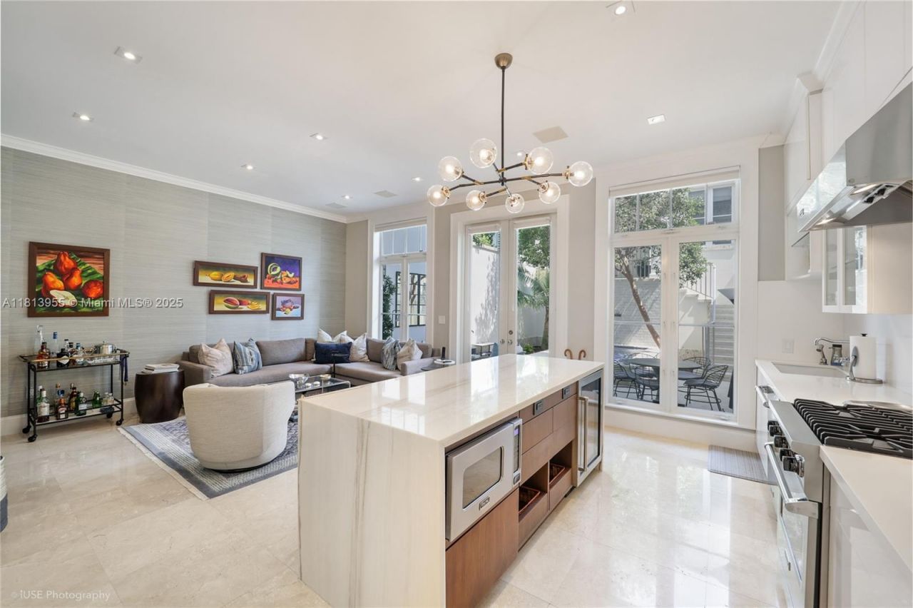 647 Almeria Ave, Coral Gables, FL 33134 Photo