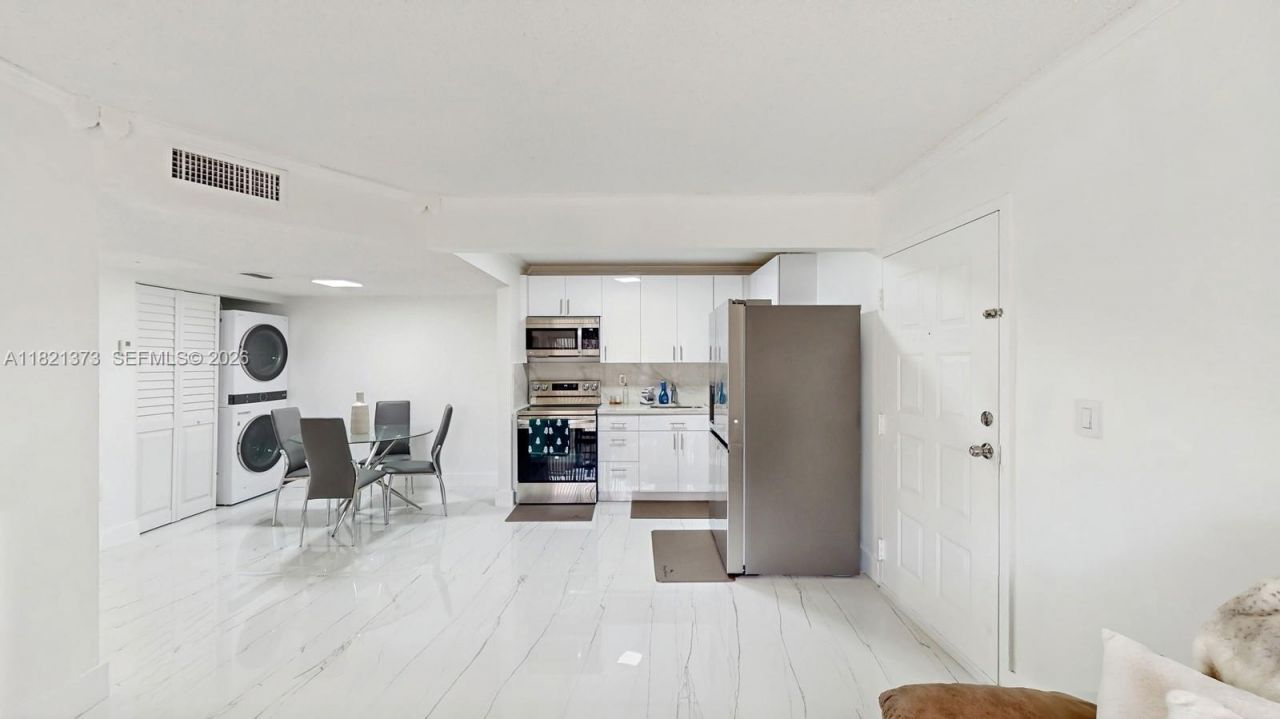 7180 NW 179th St, Unit 105, Hialeah, FL 33015 Photo