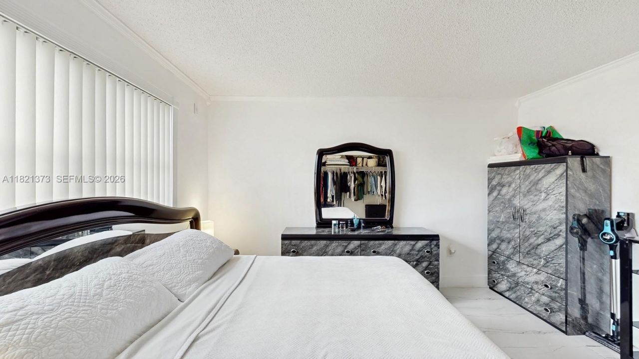 7180 NW 179th St, Unit 105, Hialeah, FL 33015 Photo