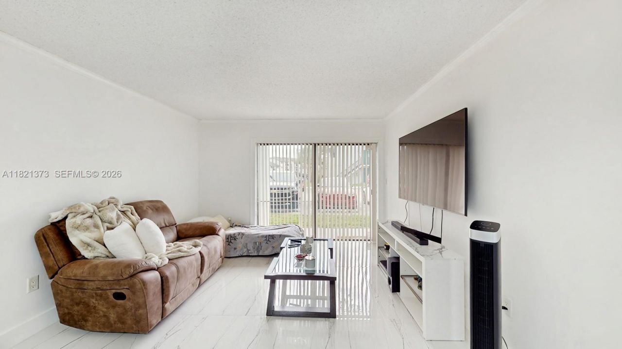7180 NW 179th St, Unit 105, Hialeah, FL 33015 Photo