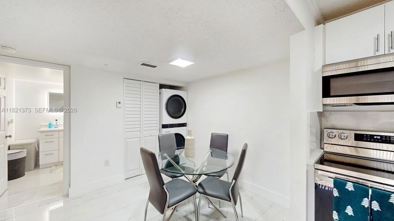 7180 NW 179th St, Unit 105, Hialeah, FL 33015 Photo