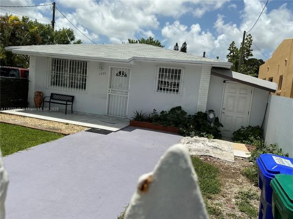 1924 NW 35th St, Miami, FL 33142