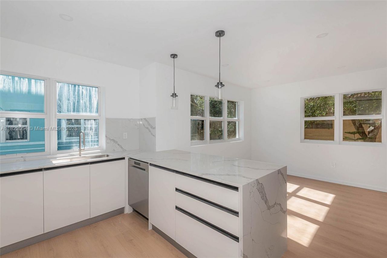 824 SE 12th Ct, Fort Lauderdale, FL 33316 Photo